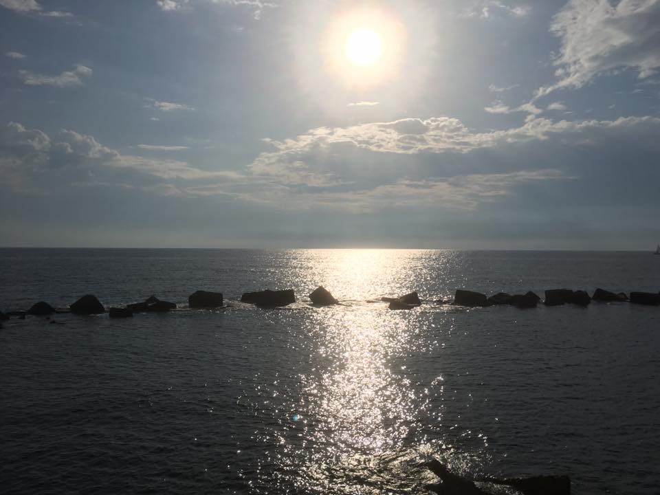 Photo of ocean horizon with rocks